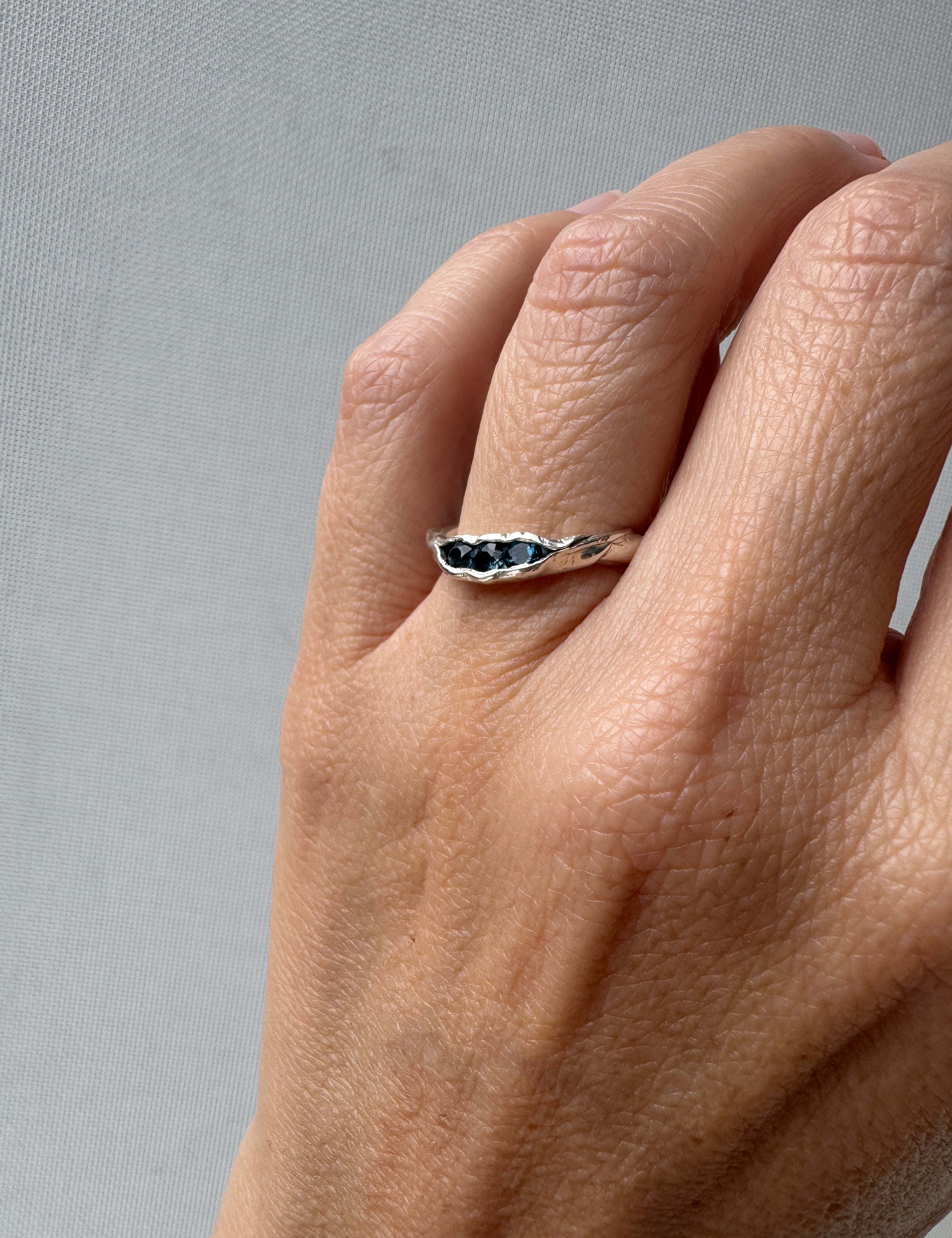 Anillo Vainita Índigo - Talla 6