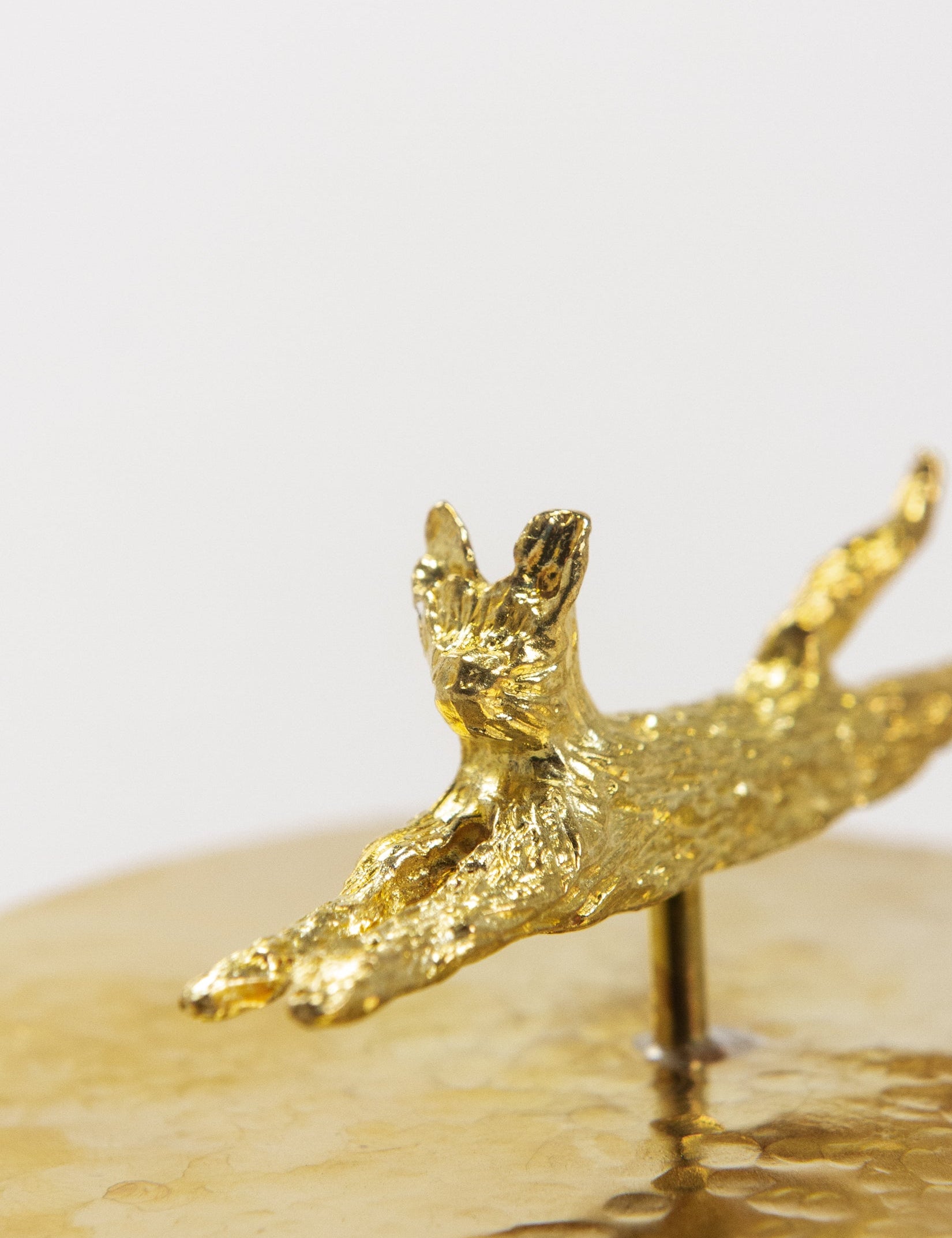 Escultura Gato Estirado